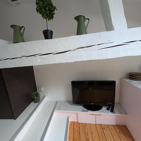 Lägenhet Cocon Sous Les Toits De Bordeaux